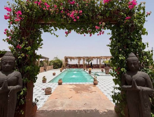 Piscine + Déjeuner ou Diner traditionnel berbère chic aux portes du désert