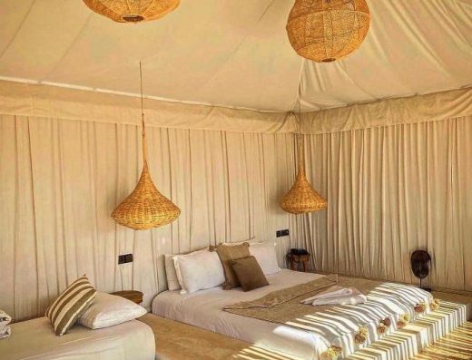 Camp de luxe à Agafay – Nuit en tentes et lodges